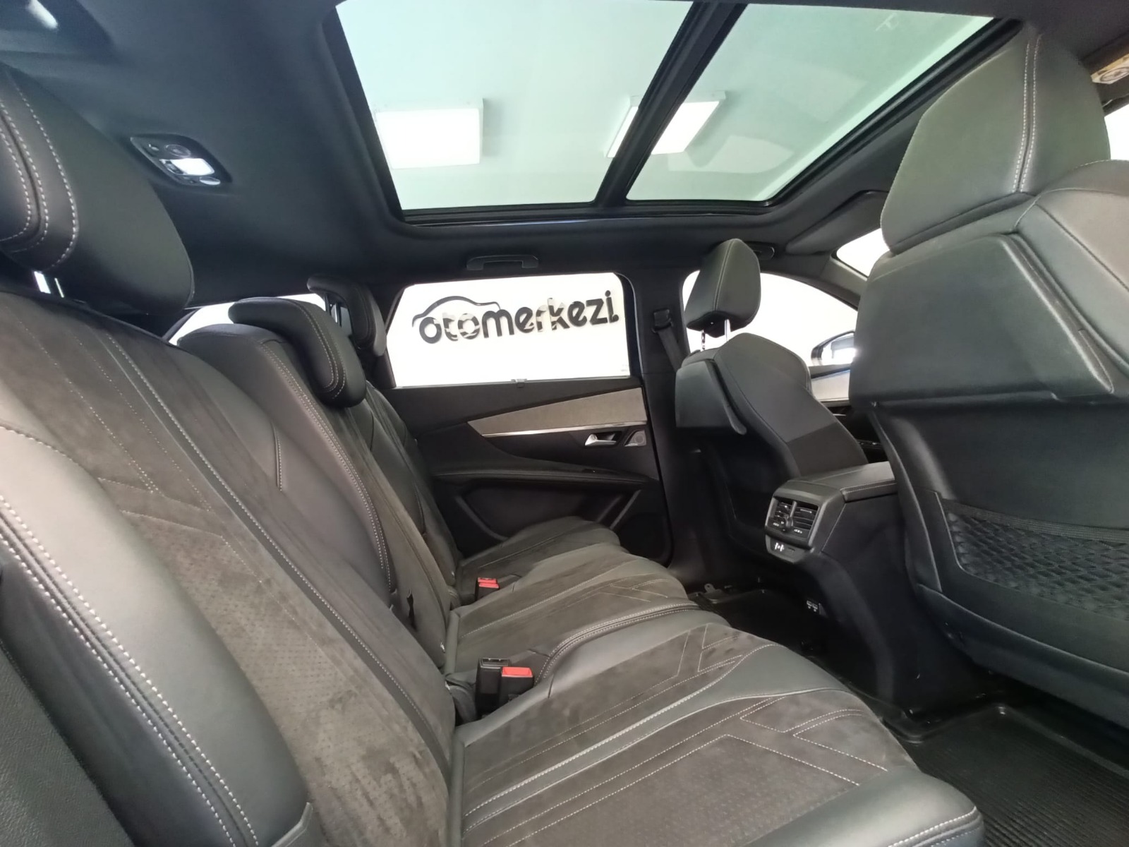 PEUGEOT 5008 5